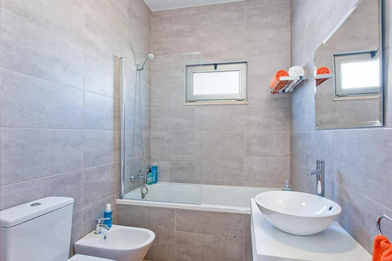 Villa Namora - Private Swimming Pool & Hot Jacuzzi Албуфейра